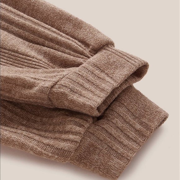 ✨MAKE AN OFFER‼️ Mid-Drift Top 💕 - Picture 7 of 8